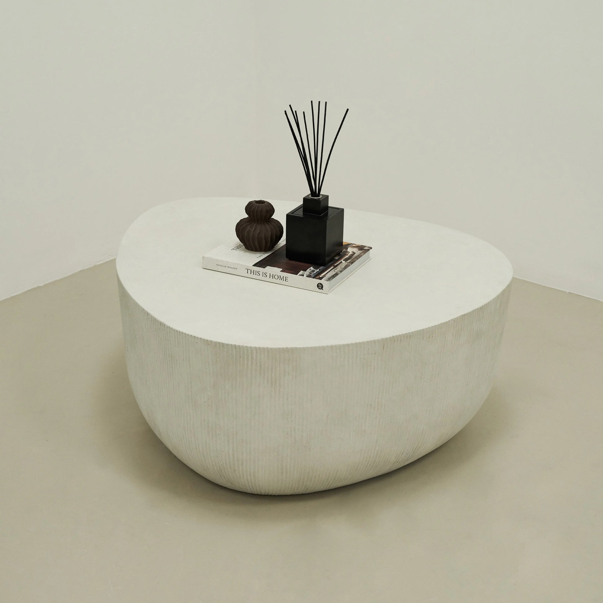 Leonardo - Table Basse Minimaliste en Béton avec Forme Irrégulière - Modèle Grand Luxe Center Kasa