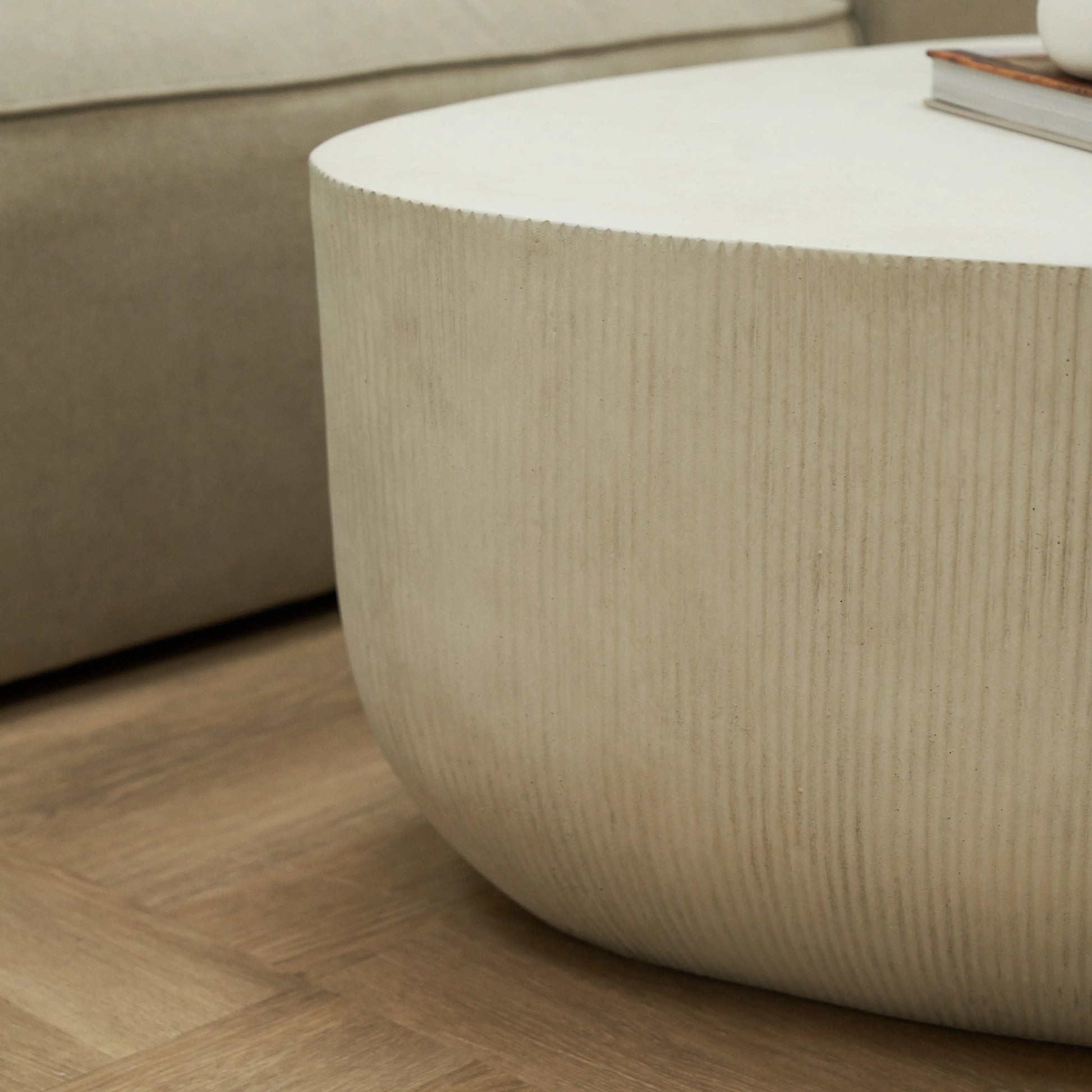 Leonardo - Table Basse Minimaliste en Béton avec Forme Irrégulière - Modèle Grand Luxe Center Kasa