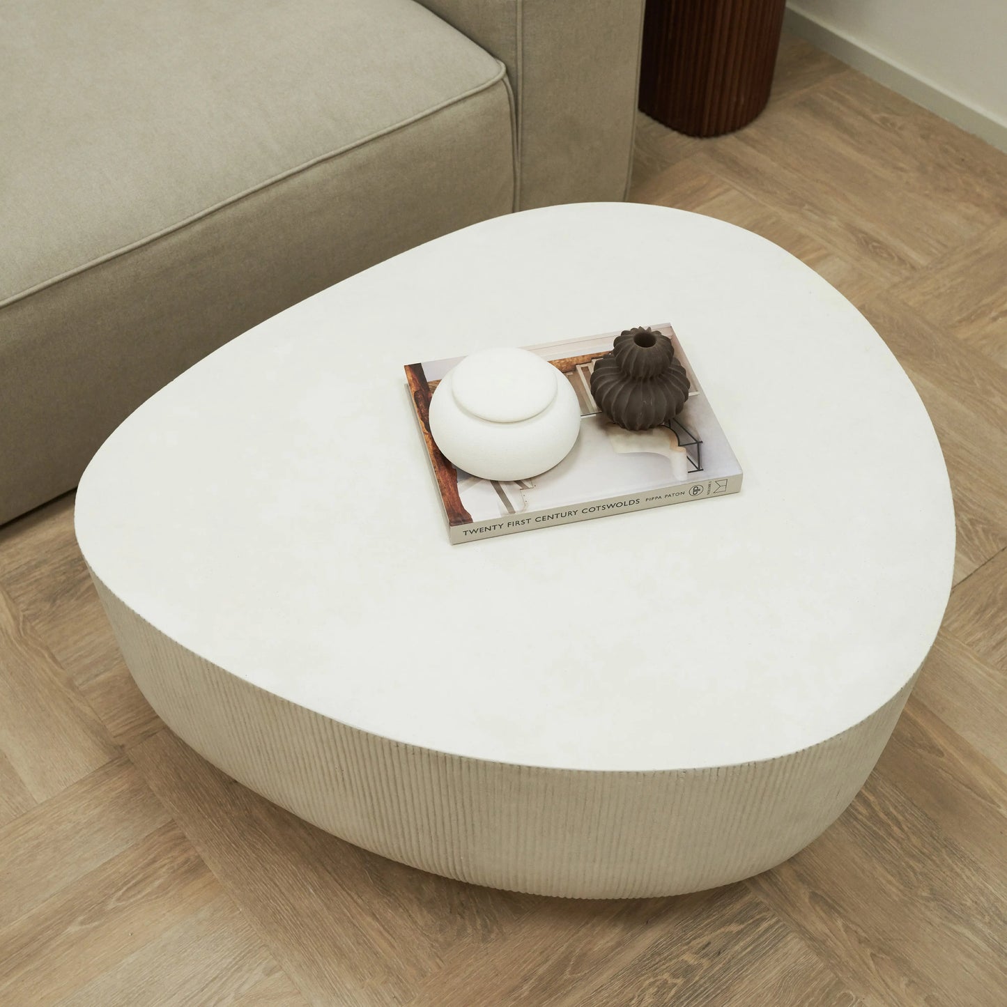 Leonardo - Table Basse Minimaliste en Béton avec Forme Irrégulière - Modèle Grand Luxe Center Kasa